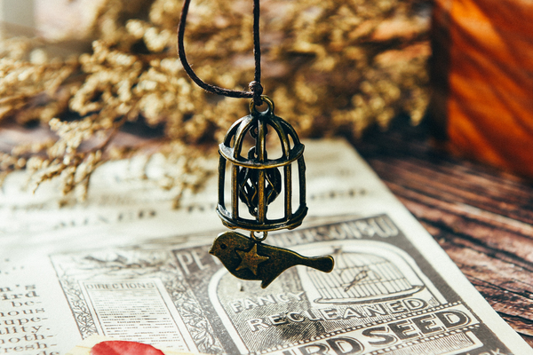 European Style Ins Retro Posing Decorative Pendant
